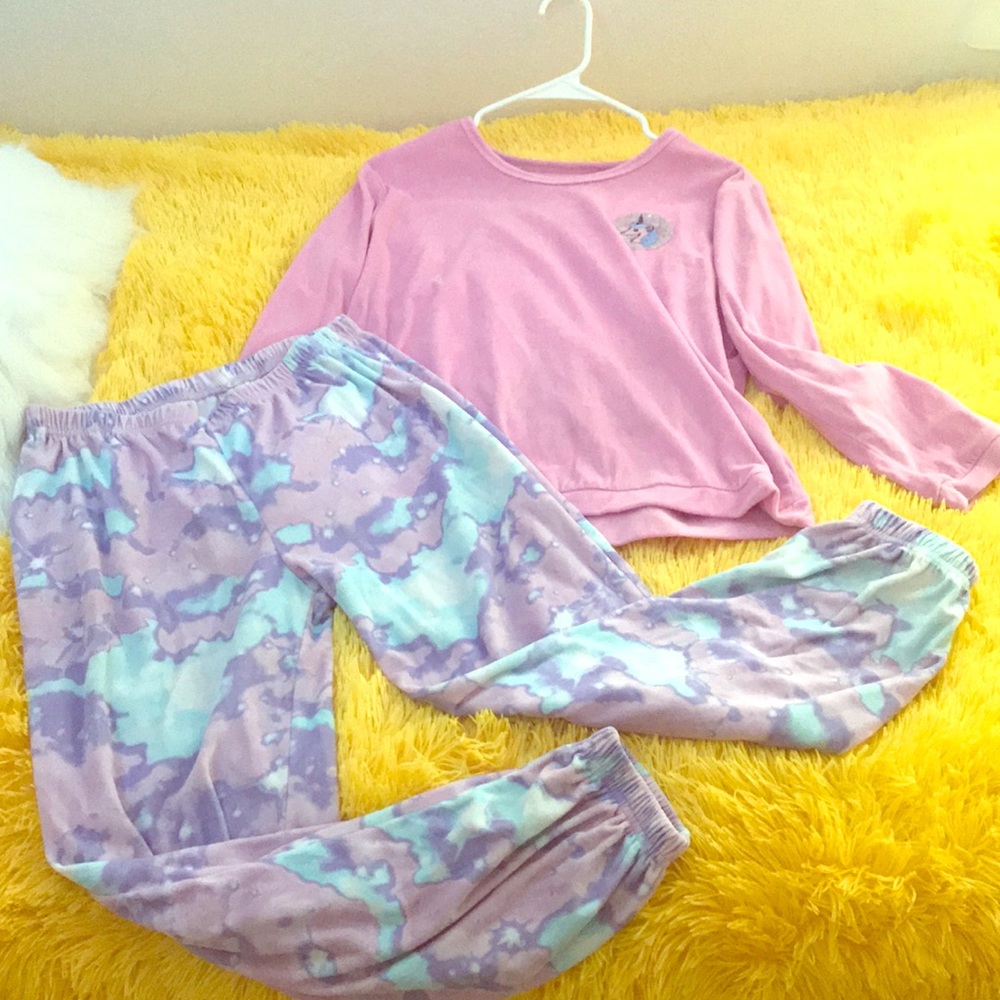 I am selling a unicorn pijama